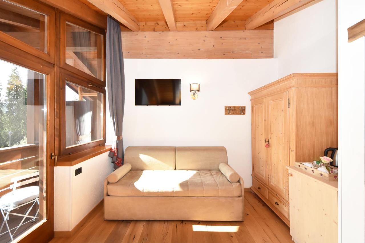 Lo Chalet Delle Ville Varena Exterior photo